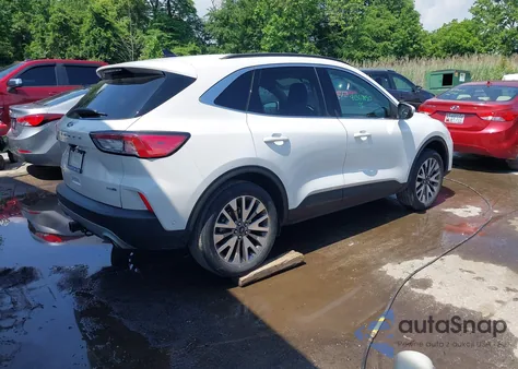 2020 Ford Escape Titanium из США, поврежденный, VIN 1FMCU9J90LUA39747